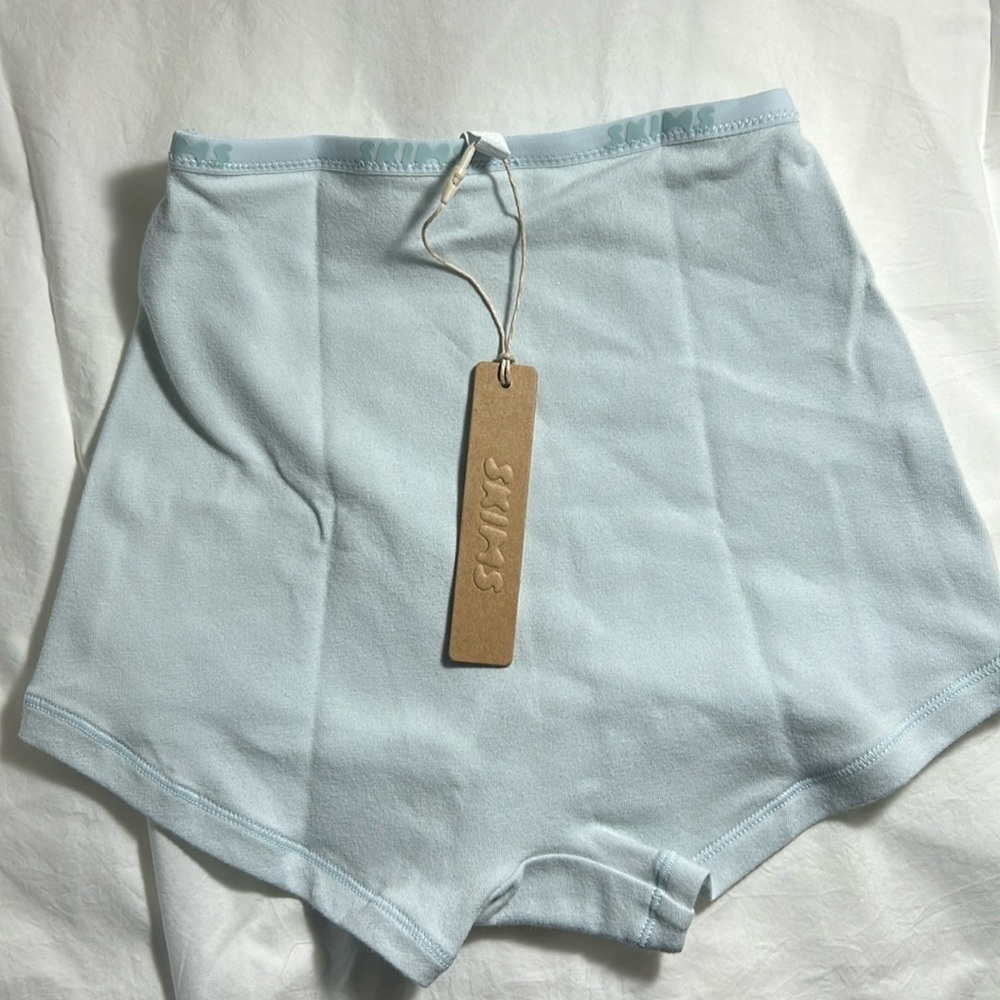 SKIMS (B18) COTTON LOGO HOT PANT frost NWT xxs